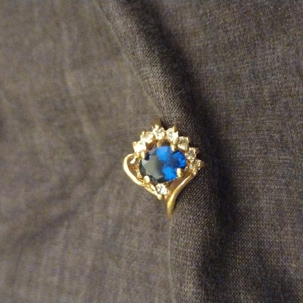 14k hgf ring with Sapphire and 9 cz diamonds
